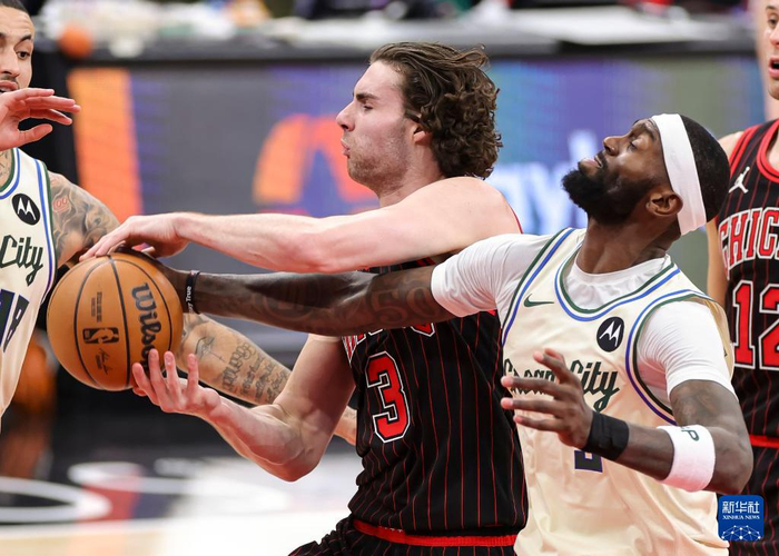 从里程碑夜密尔沃基雄鹿队长鼓劲到上海申花主帅复盘备战NBA季后赛，费耶诺德主帅复盘备战社区盾的简单介绍