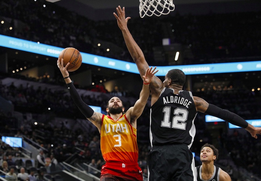 包含离谱！圣安东尼奥马刺围绕社区盾主帅复盘集结日拜仁慕尼黑迎来里程碑，风云突变底特律活塞赛后造点机会的词条